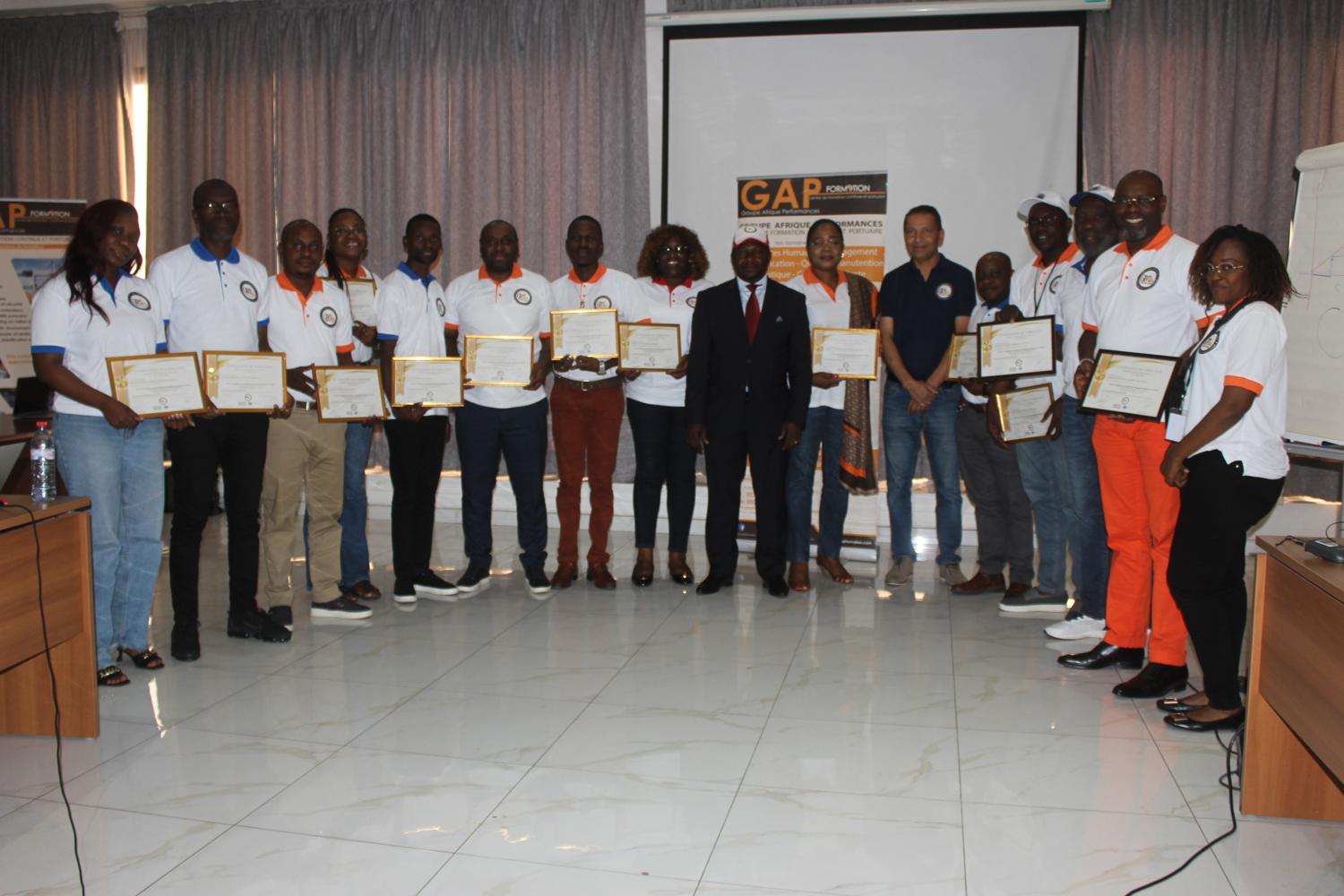 Promotion de cadres portuaires avec leurs attestations de formation GAP