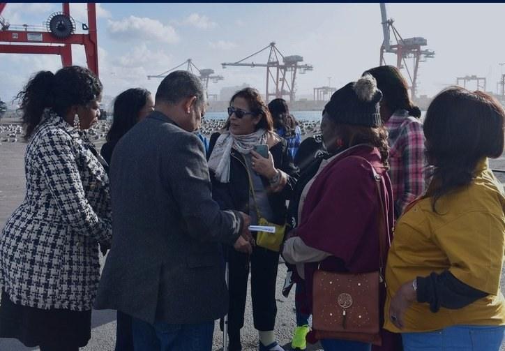 Délégation de cadres portuaires en visite de benchmarking sur un terminal